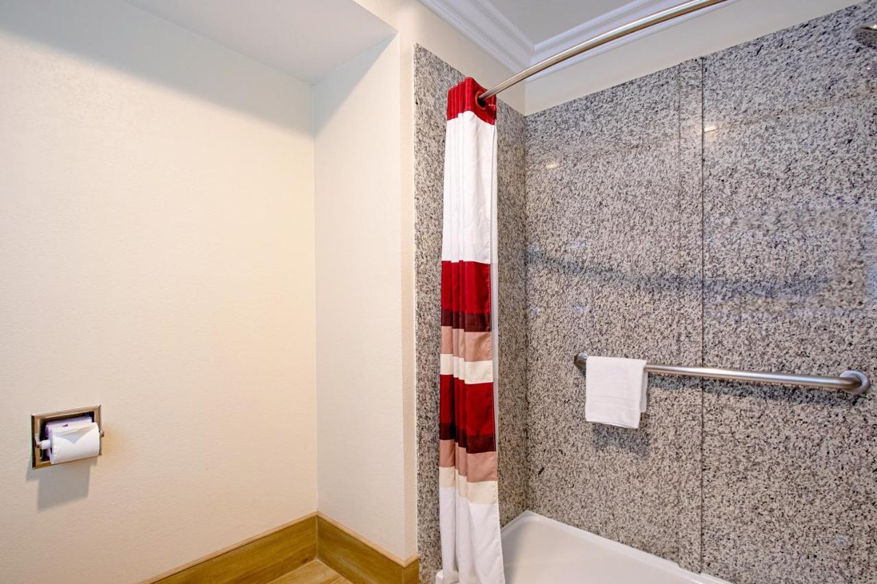 Red Roof Inn & Suites Monterey Ngoại thất bức ảnh