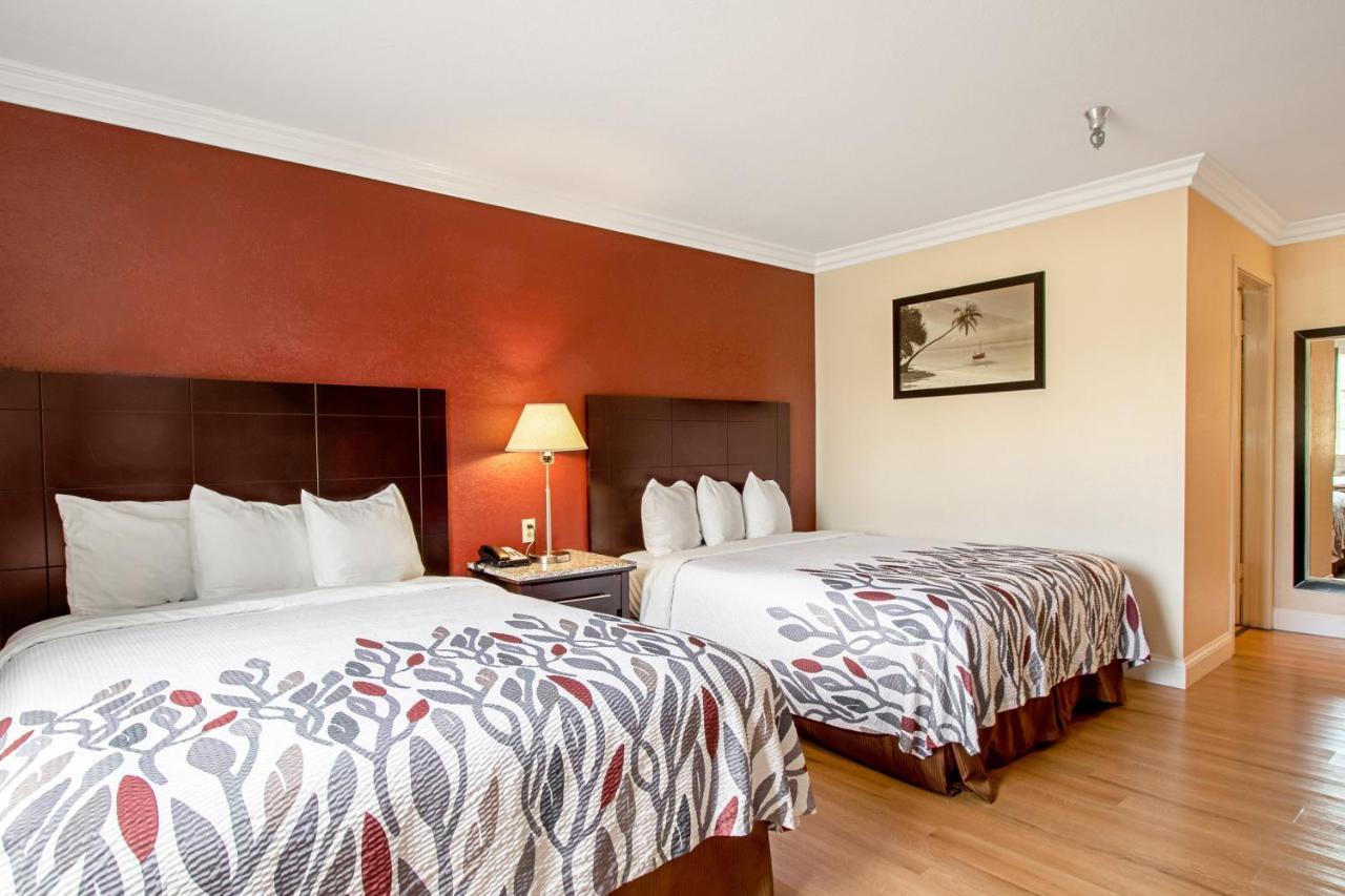 Red Roof Inn & Suites Monterey Ngoại thất bức ảnh