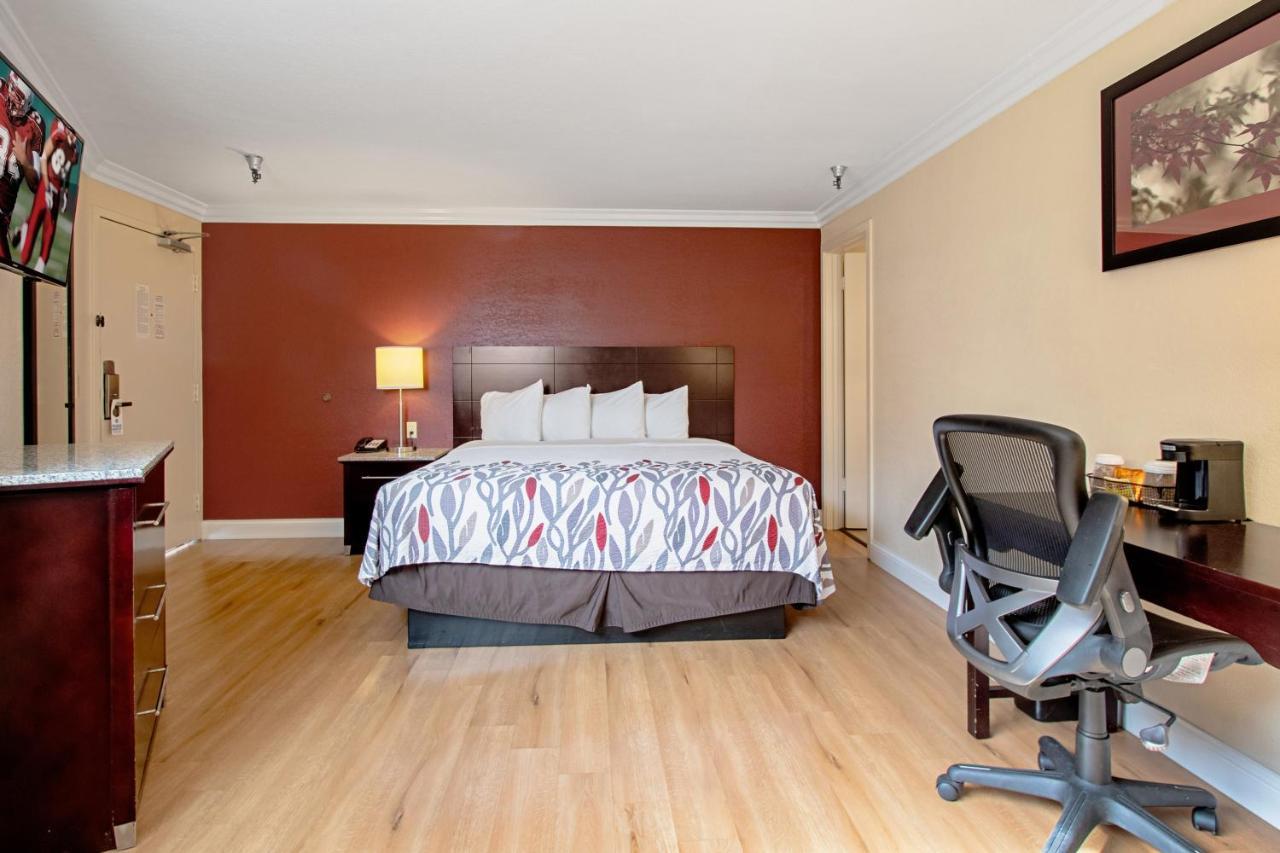 Red Roof Inn & Suites Monterey Ngoại thất bức ảnh