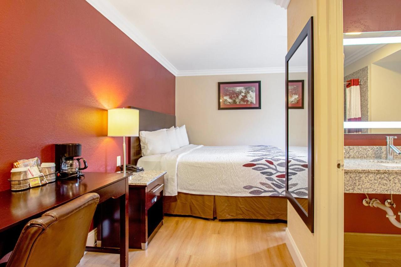 Red Roof Inn & Suites Monterey Ngoại thất bức ảnh