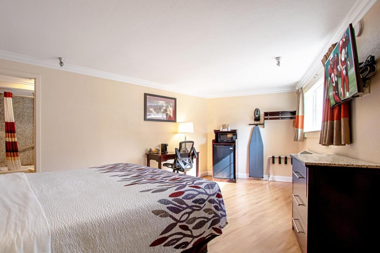Red Roof Inn & Suites Monterey Ngoại thất bức ảnh