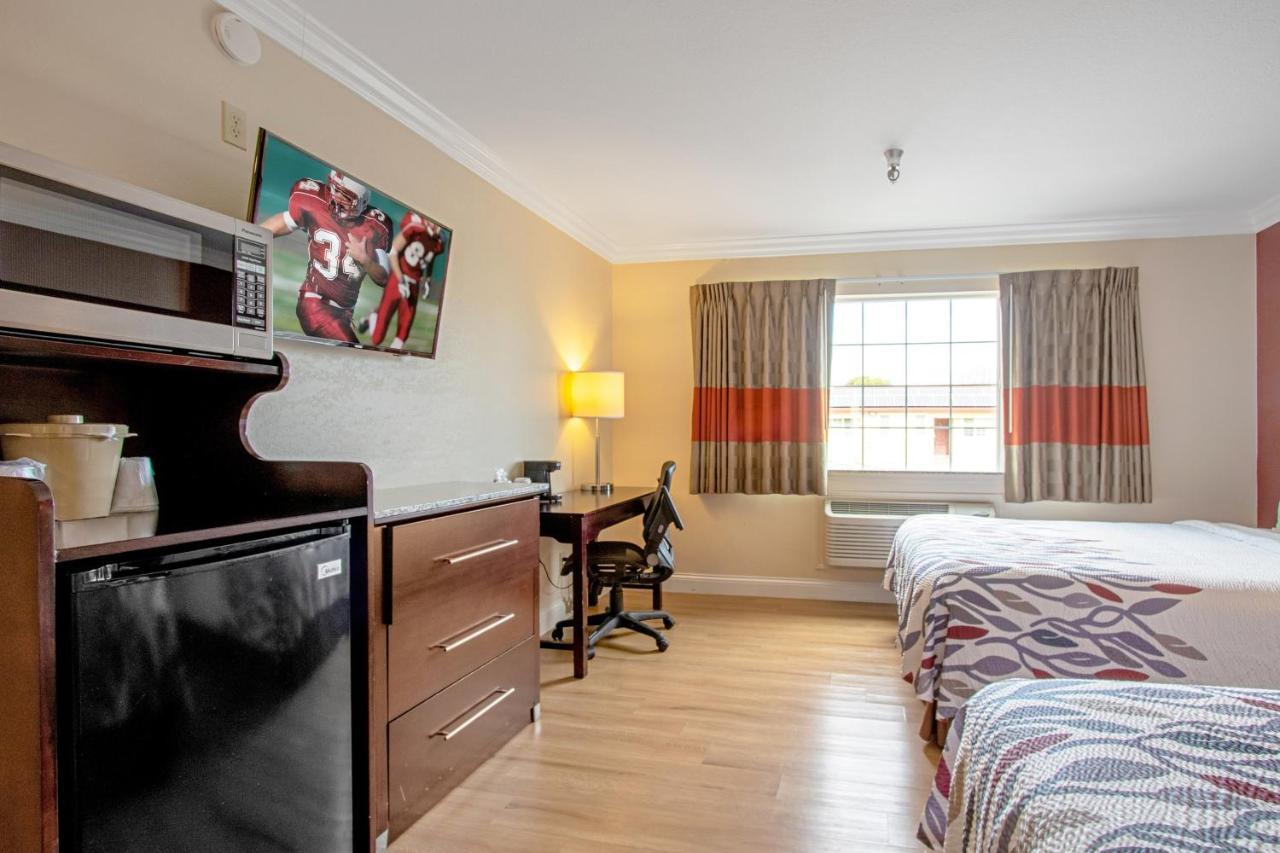 Red Roof Inn & Suites Monterey Ngoại thất bức ảnh