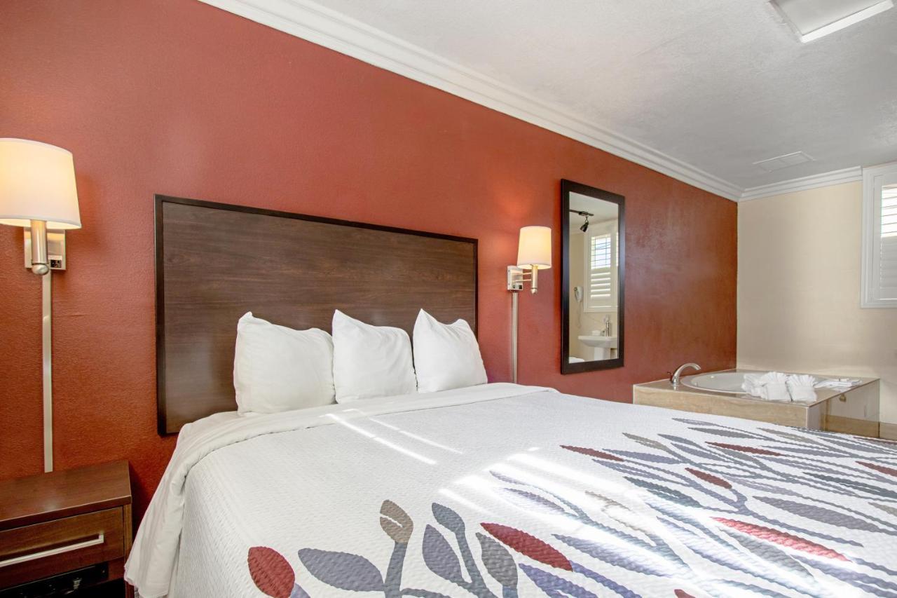 Red Roof Inn & Suites Monterey Ngoại thất bức ảnh
