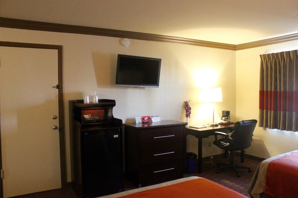 Red Roof Inn & Suites Monterey Ngoại thất bức ảnh