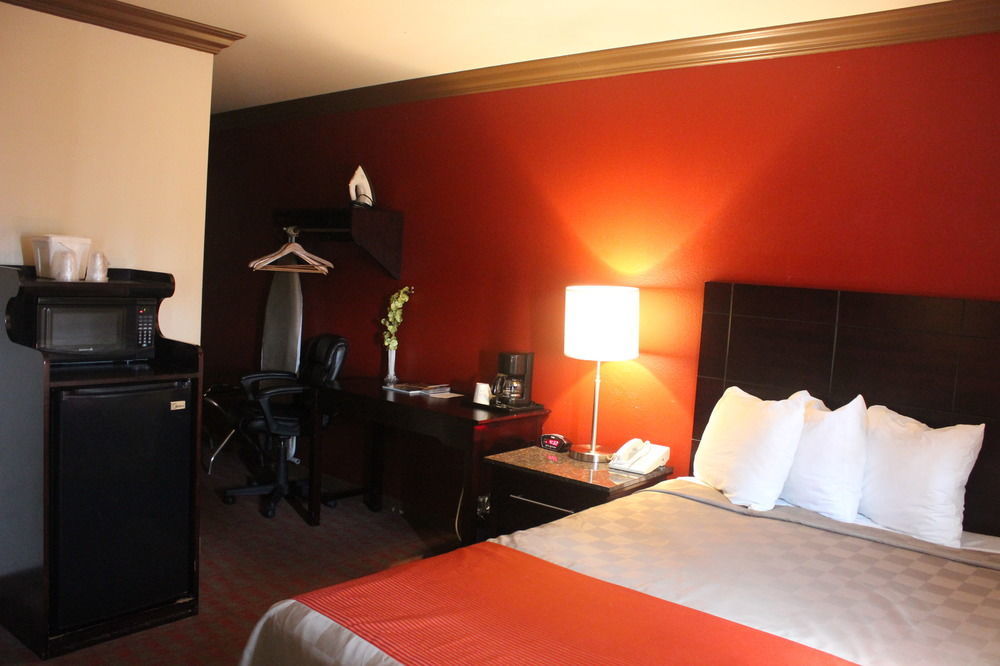 Red Roof Inn & Suites Monterey Ngoại thất bức ảnh