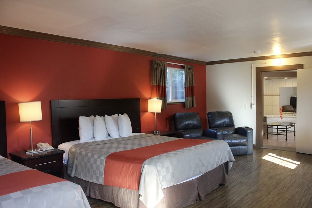 Red Roof Inn & Suites Monterey Ngoại thất bức ảnh