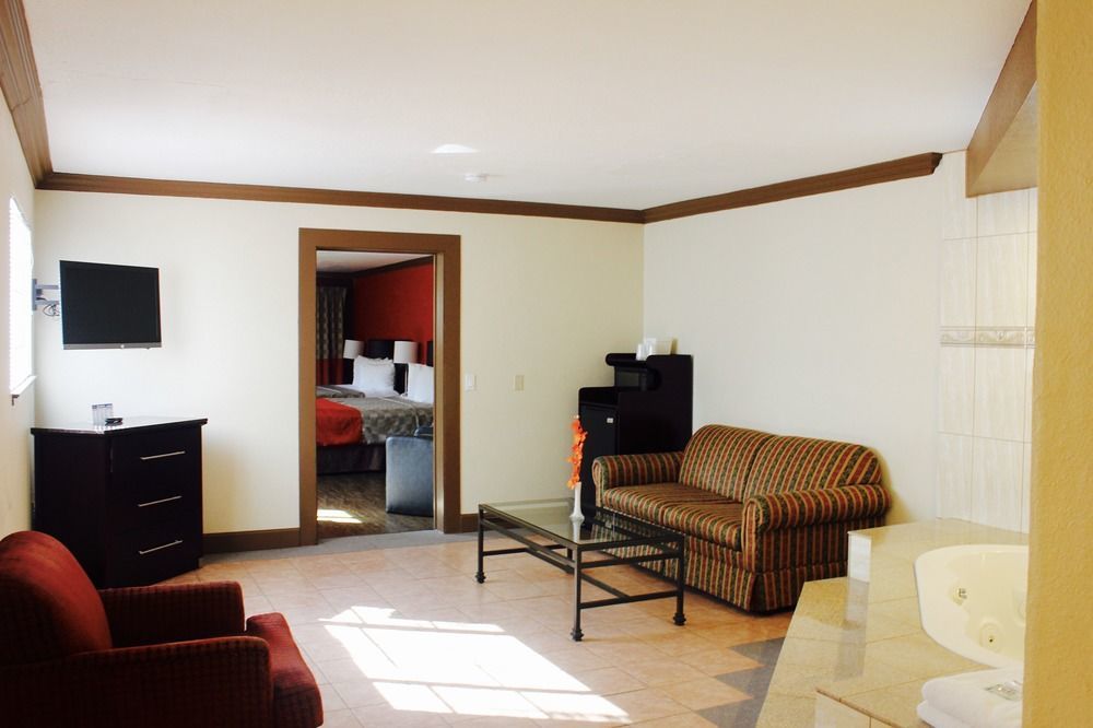 Red Roof Inn & Suites Monterey Ngoại thất bức ảnh