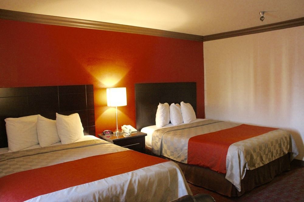 Red Roof Inn & Suites Monterey Ngoại thất bức ảnh