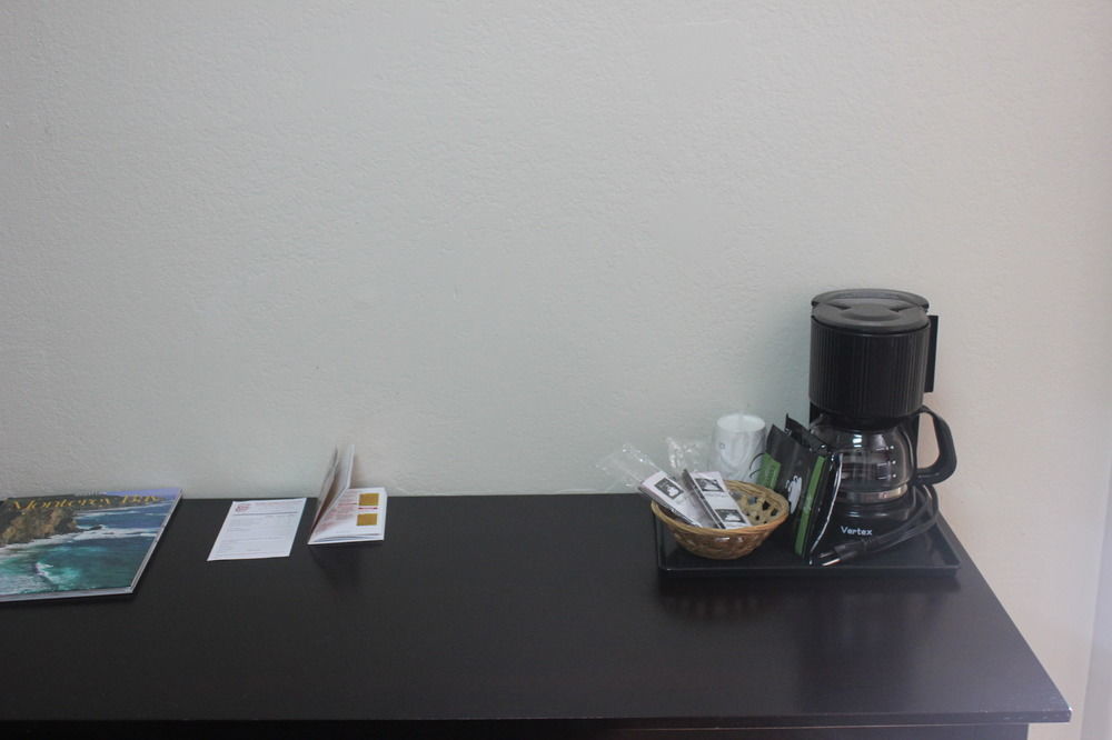 Red Roof Inn & Suites Monterey Ngoại thất bức ảnh