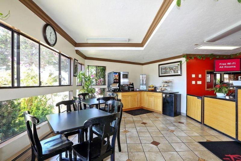 Red Roof Inn & Suites Monterey Ngoại thất bức ảnh