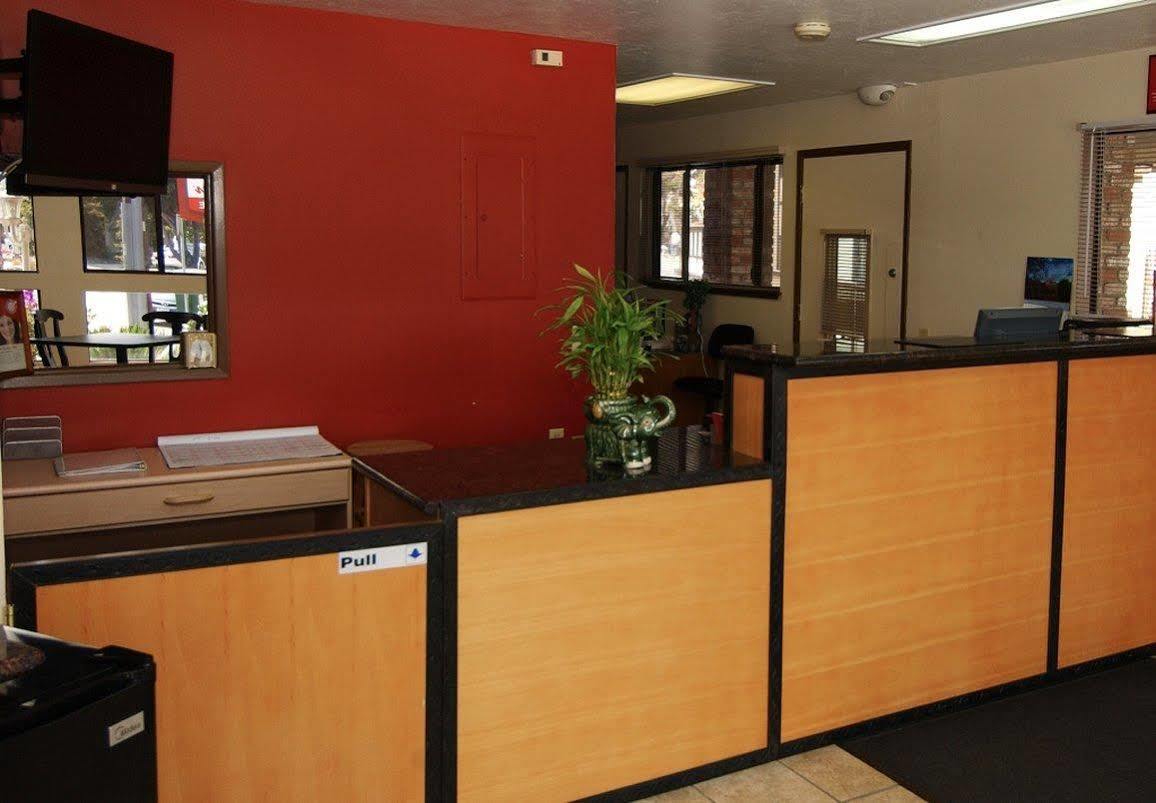 Red Roof Inn & Suites Monterey Ngoại thất bức ảnh