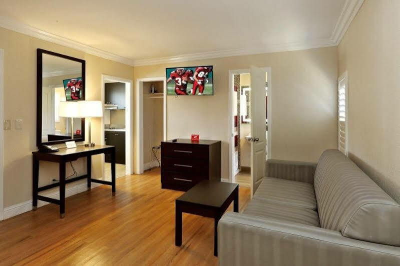 Red Roof Inn & Suites Monterey Ngoại thất bức ảnh